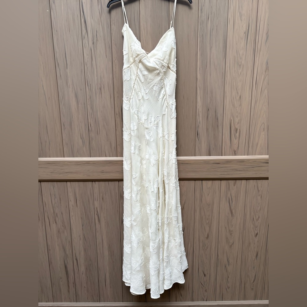 ❌SOLD❌HOUSE OF CB Seren Floral Lace Back Maxi Dress in Vintage Cream New - Picture 8 of 16